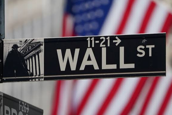 Indeks bursa di Wall Street, Amerika Serikat (AS), mengalami pergerakan berbeda-beda pada hari Senin (9/6).