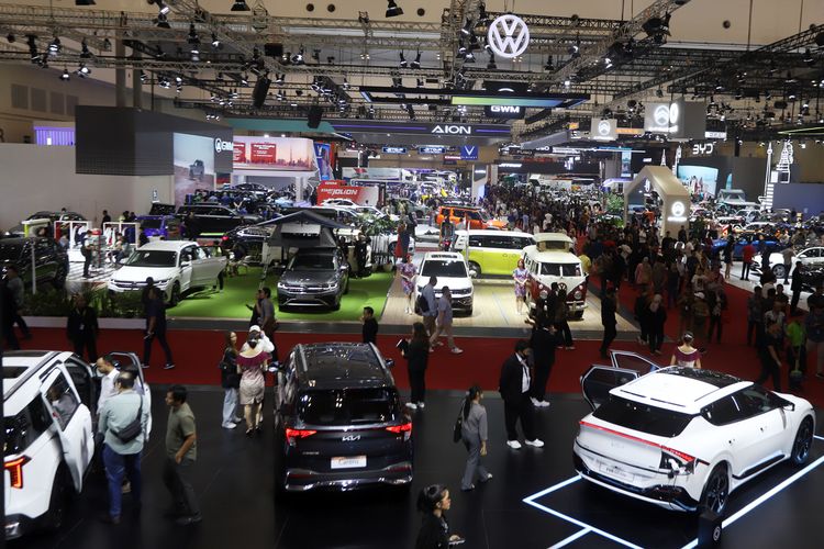 Penjualan Mobil Anjlok 15% di Mei 2025! Industri Otomotif RI Lagi Krisis?