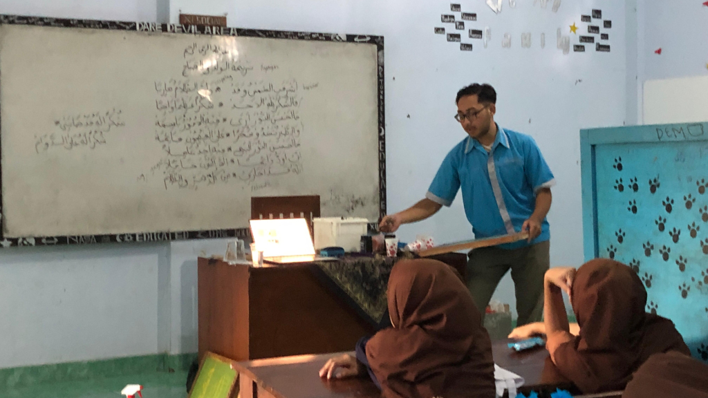 PAC IPNU & IPPNU Kecamatan Bululawang Latih Siswa SMA Mamba’unnur Keterampilan Percetakan Sablon dan Wirausaha