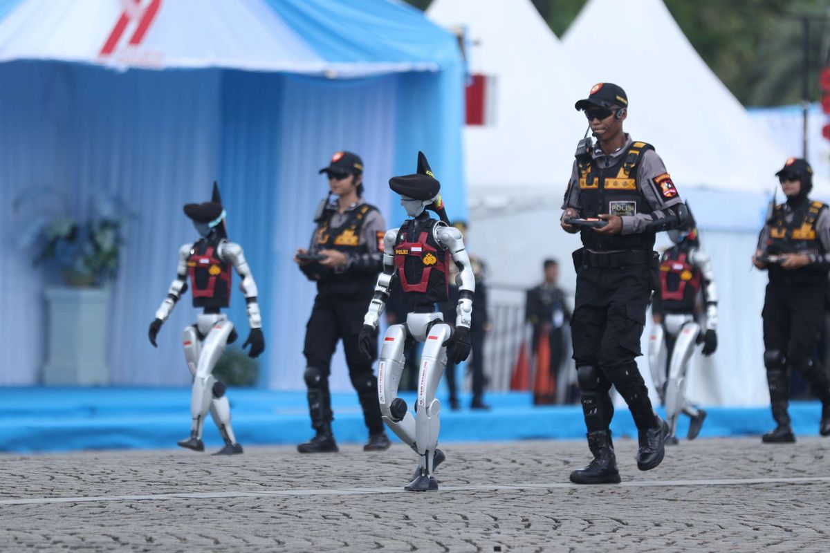 Foto robot anjing polri yang dipamerkan saat HUT Bhayangkari (sumber: Kompas)