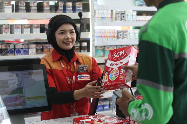 Emiten pengelola gerai Alfamart , PT Sumber Alfaria Trijaya Tbk., memborong saham milik PT Noovoleum Indonesia Investama senilai US$ 1 juta.