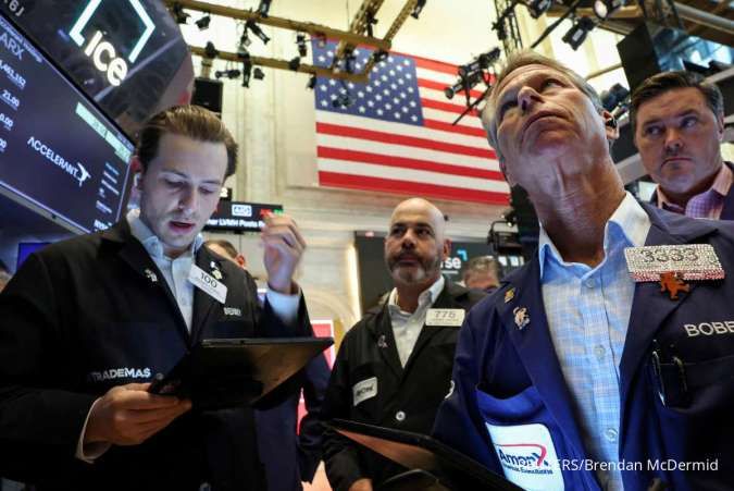 Wall Street Melemah, Investor Tunggu Sinyal Powell di Jackson Hole