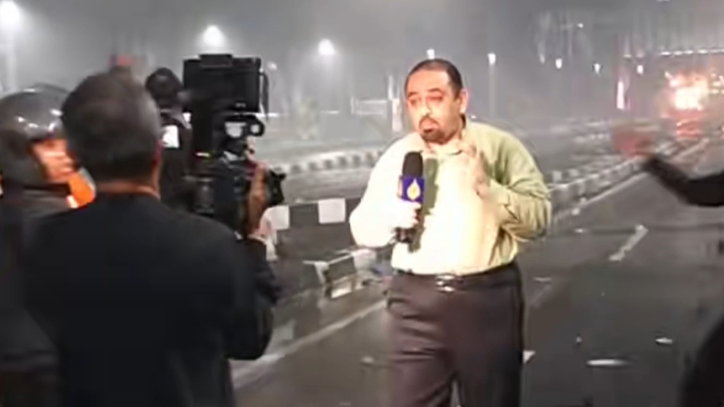 Momen Jurnalis Al-Jazeera Liput Kejadian Demo di Indonesia (TikTok/@rizaldhii)