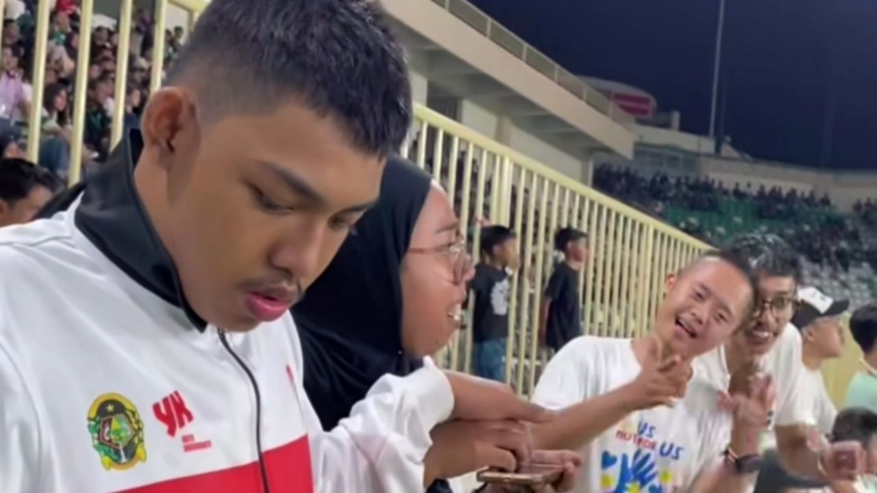 Momen Haru di Maguwoharjo: "Teman Bisik" Dampingi Anak Difabel Nikmati Laga PSS Sleman vs PSPS Pekanbaru