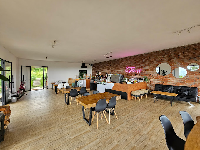Blyss Cafe: Hidden Gem Alam yang Bikin Betah!