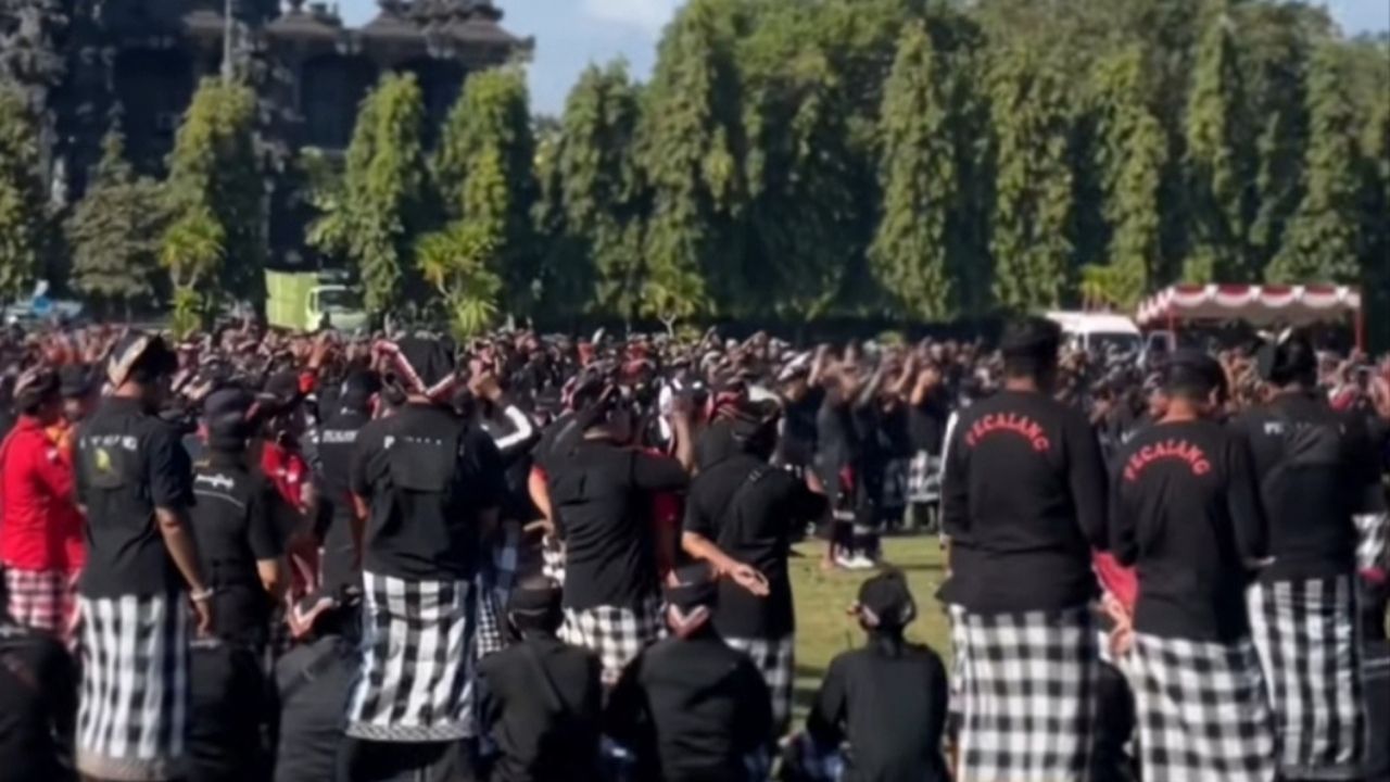 Gelar Agung Pecalang di Bali, Tegaskan Tolak Tindakan Anarkis (TikTok/@nusabali.com)