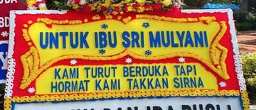 Sri Mulyani Panen Dukungan Karangan Bunga Usai Rumah Dijarah