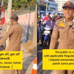 Salfok! Bapak Satpol PP Ini Tegur Pemotor yang Naik Trotoar Pakai Bahasa Inggris (Instagram/@mister._)