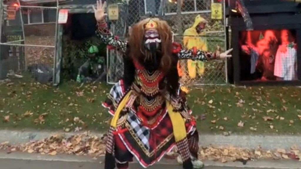 Kearifan Lokal! Pria Indonesia ini Pakai Kostum Jaranan Buto dalam Acara Halloween di Amerika Serikat (TikTok/@tautanlama)