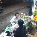 Keasikan Ngobrol di Konter, Motor Ibu Ini Dibawa Kabur Maling Karena Terparkir dengan Mesin Menyala (TikTok/@henrickshevana)