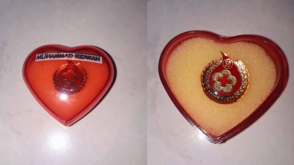 Keren! Pria Ini Dapat Piagam Penghargaan dari PMI Setelah Lakukan Donor Darah Sebanyak 50 Kali (TikTok/@r.i.d.w.a.n83)