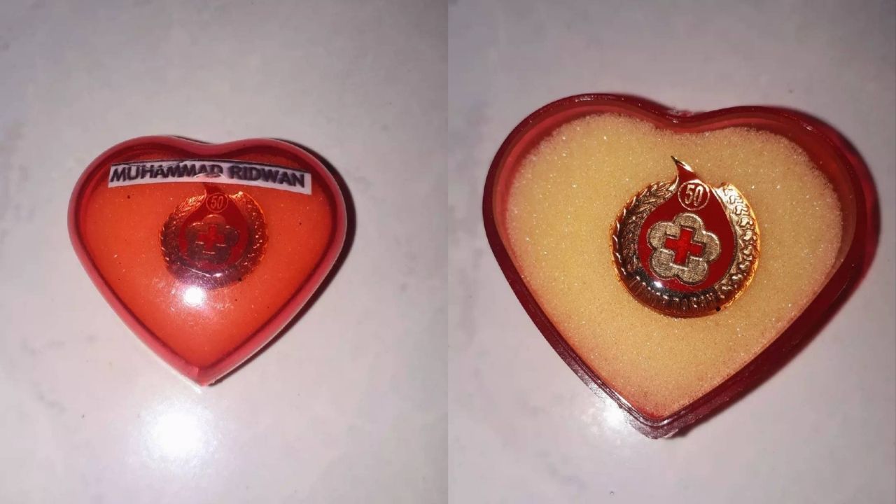 Keren! Pria Ini Dapat Piagam Penghargaan dari PMI Setelah Lakukan Donor Darah Sebanyak 50 Kali (TikTok/@r.i.d.w.a.n83)