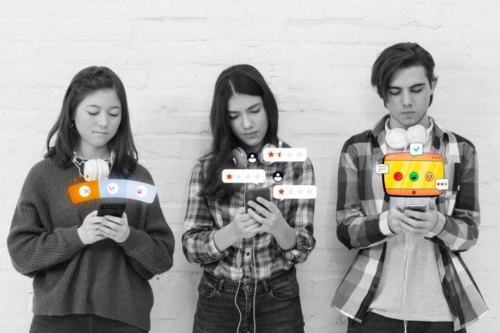 Dampak Algoritma Media Sosial terhadap Pola Pikir Gen Z